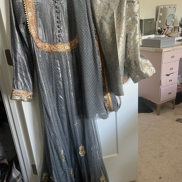 3 piece Anarkali gray and gold dress with kiran and banarsi work - Picture 4 of 7